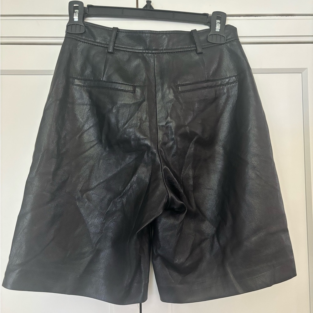 Aritzia Babaton Black Vegan Leather Bermuda shorts size 0 - Picture 4 of 4